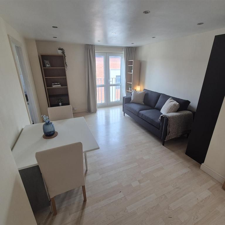 2 bedroom flat to rent - Photo 1