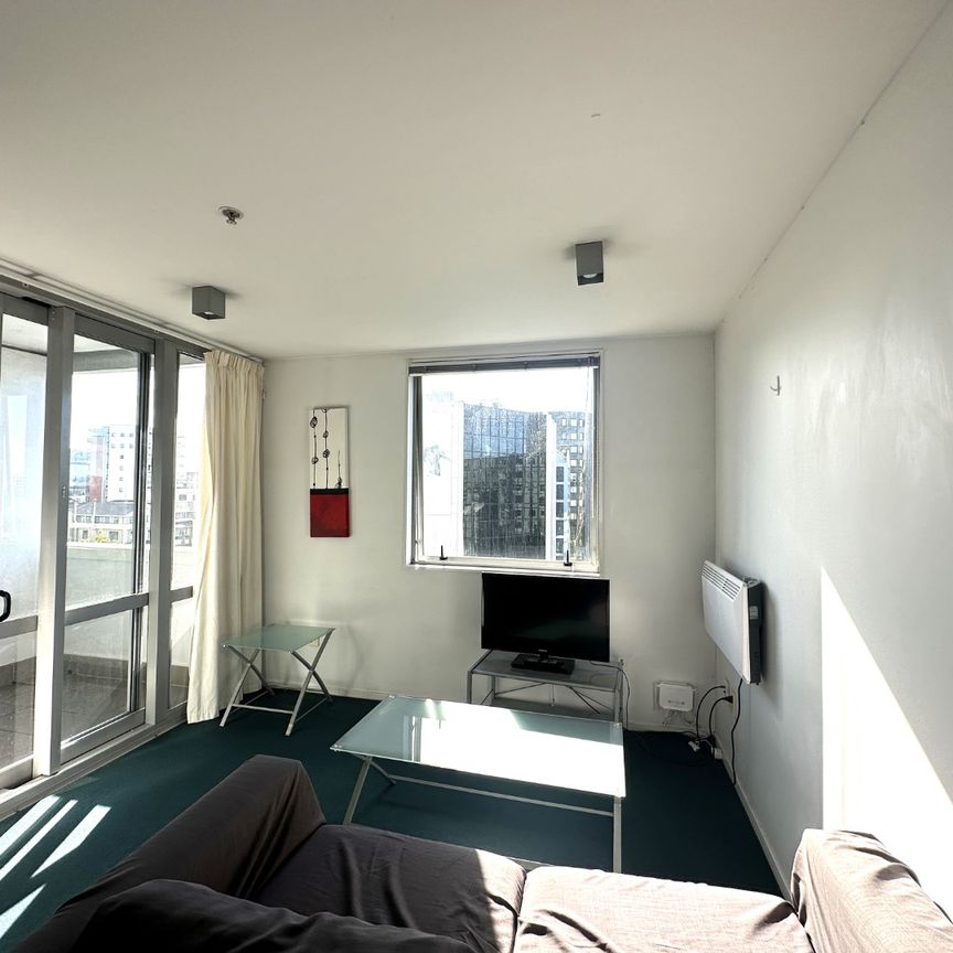 Centrally located Fully Furnished 1 bedroom apartment - Photo 1