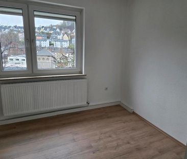 Komplett renovierte 3-ZKB+ Balkon + Kellerabteil - Photo 4