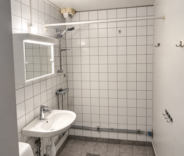 Trivsam lägenhet på bottenvåning med egen ingång och uteplats. Läge... - Foto 4