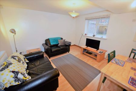 6 bedroom House in & 34B Brudenell Mount, Leeds - Photo 4