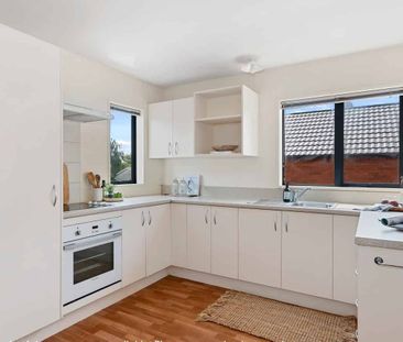 Sunny One Bedroom Apartment in Richmond - Photo 3