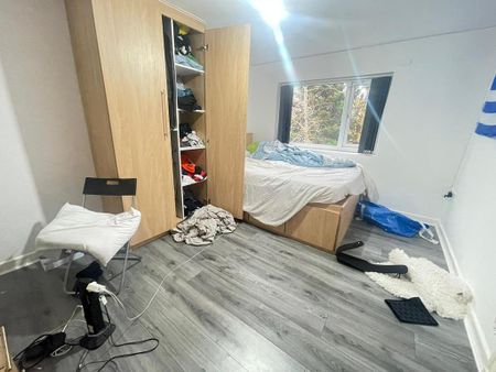 8 bedroom semi-detached house to rent - Photo 4