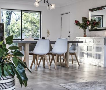 LARGE FAMILY HOME WITH POOL - Photo 4