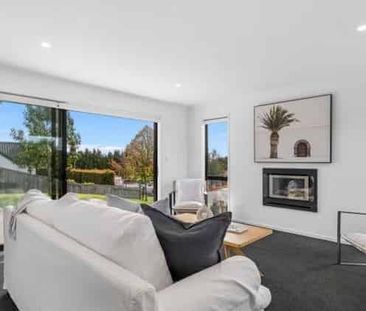 Sunny 4-Bedroom Ex Showhome - Photo 5