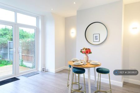 3 bedroom end of terrace house to rent - Photo 3