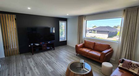 Large 4 bedroom family home - Photo 4