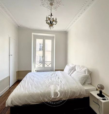 Appartement • Saint Philippe du Roule - Photo 2