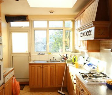 3 bedroom end of terrace house to rent - Photo 5