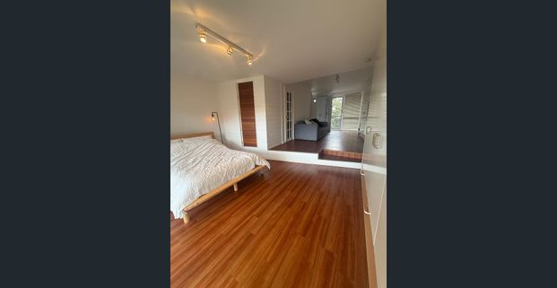 Bright and airy flat for a coastal lifestyle. - Photo 1