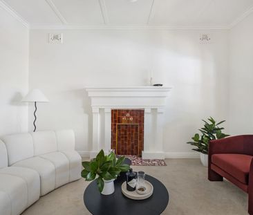 Elegant family home with indoor/outdoor flow – Max. 6 month lease - Photo 4
