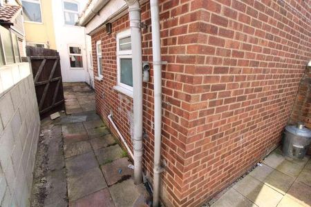 Victoria Street, Burton Upon Trent, DE14 - Photo 3