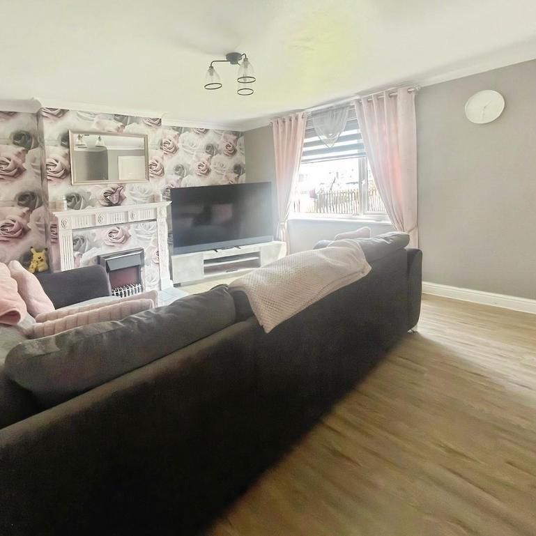 3 bedroom semi-detached house to rent - Photo 1