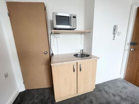 1 bedroom in a house share to rent - Photo 3