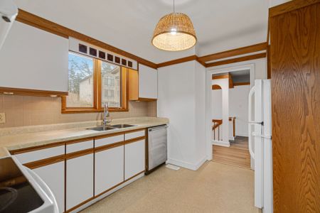 For Lease - 2558 Mindemoya Road, Mississauga, Ontario - Photo 4