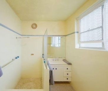 Water frontage 3 level Family home All rooms with water view - Photo 1