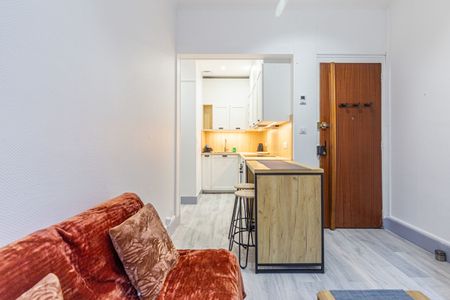 APPARTEMENT MEUBLÉ - T2 - 23m² - CENTRE VILLE - ENTIEREMENT RENOVÉ - Photo 5