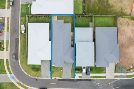 “Modern 4 Bedroom home” - Photo 4