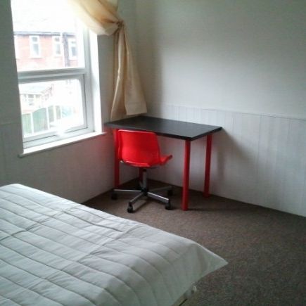 4 Large Double bedrooms £65.00 pppwk - Photo 1