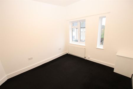 2 bedroom Flat to let - Photo 4