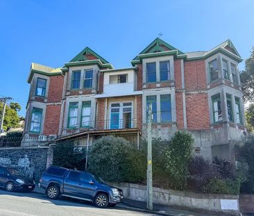 Large, Centrally Located Flat with Stunning Views - Photo 6