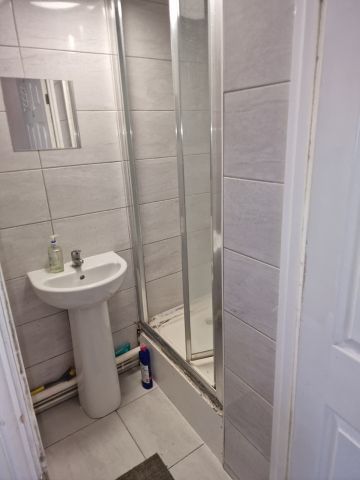 Studio Flat, Ivinghoe Road, RM8 - Photo 5