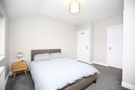 1 bedroom in a house share to rent - Photo 2