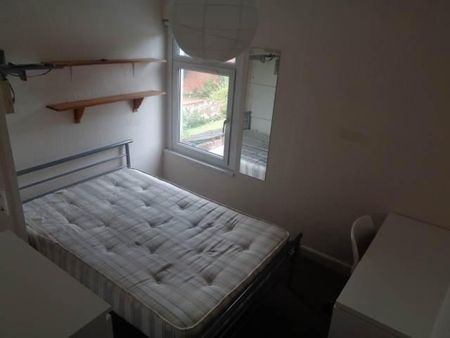 6 bedroom terraced house to rent - Photo 5