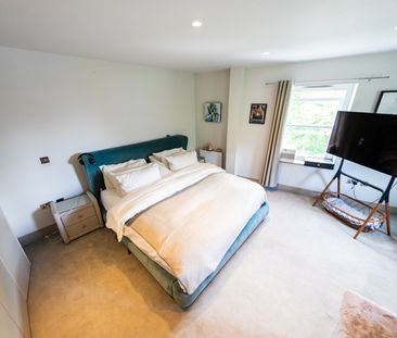2 Bed Flat, Searcy House, SW11 - Photo 2
