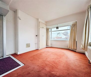 Central Avenue, Hounslow, TW3 2RQ - Photo 6