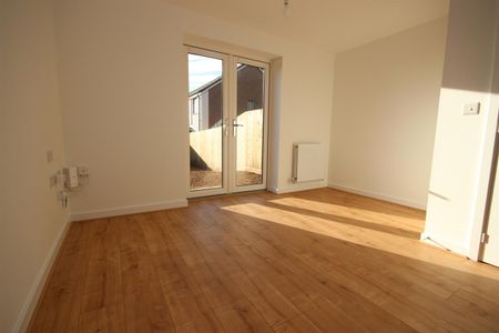 2 bed End of Terrace House for let - Photo 3