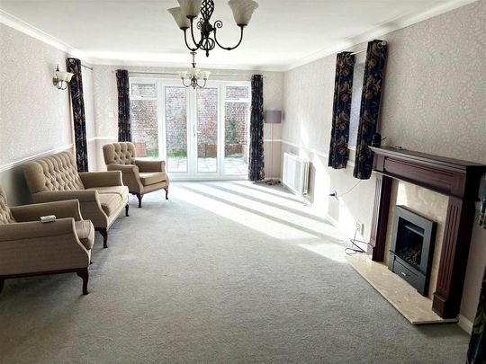 4 bedroom detached house to rent - Photo 1