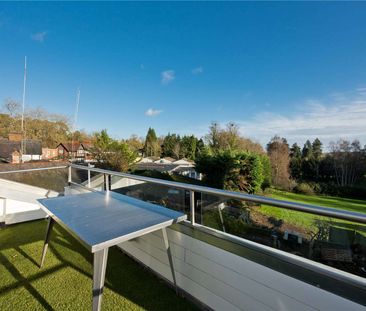 A charming two bedroom apartment with balcony in Ascot. - Photo 4