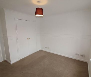 2 bedroom end of terrace house to rent - Photo 3