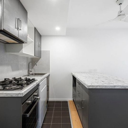 Stylish One Bedroom plus study - Photo 1