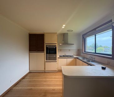 Freshly Renovated & Stylish Family Home in One of Mill Park's Prime... - Photo 6