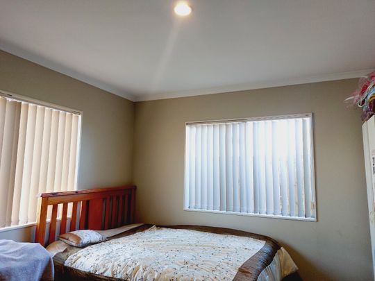 Spacious 3-Bedroom Home with Double Garage – Shirley Road - Photo 1