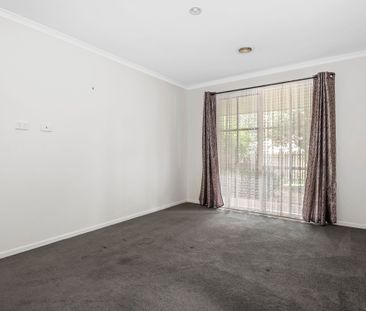 Four-bedroom property in Carrum Downs - Photo 4