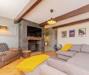 Halifax, Boothtown - Photo 1