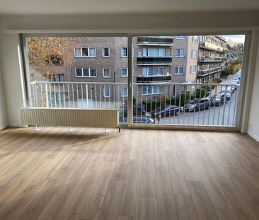 Volledig gerenoveerd appartement op de 2de verdieping met autostaan... - Foto 1