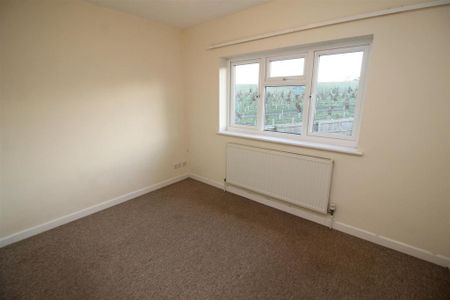 3 bedroom detached house to rent - Photo 4
