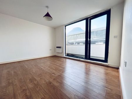 2 Bed Penthouse, Hulme High Street, M15 - Photo 4