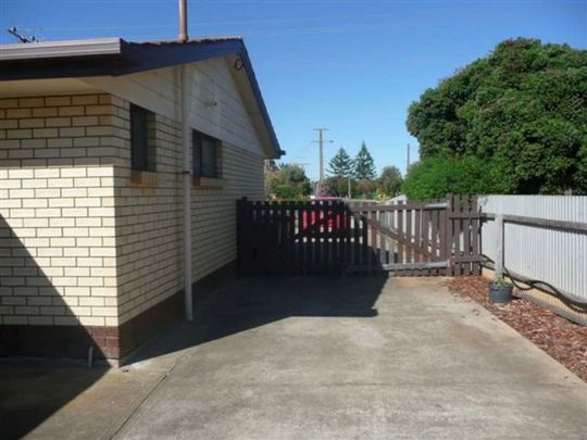 Neat and Tidy 3 Bedroom Home - Photo 1