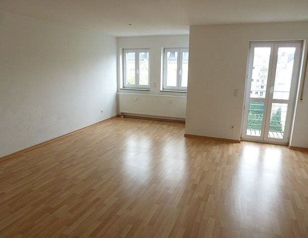 NEU RENOVIERTES Domizil mit EINBAUKÜCHE und BALKON - Foto 1