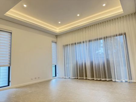 Modern 5 Bedroom Duplex - Photo 3