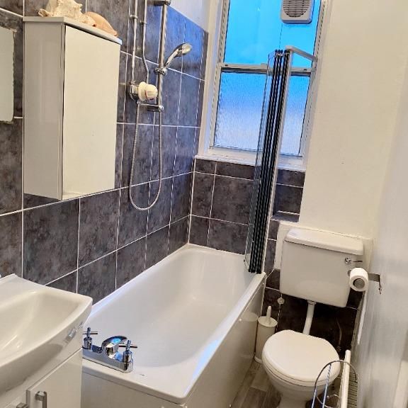 3 bedroom flat to rent - Photo 1