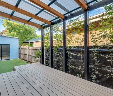 Great location and renovated - Photo 3