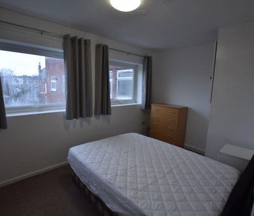 3 bedroom apartment to rent - Photo 4