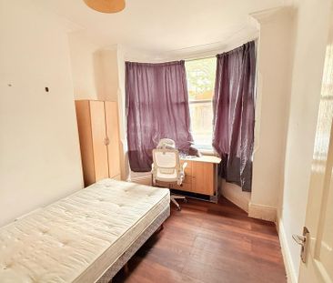 4 bedroom terraced house to rent - Photo 4