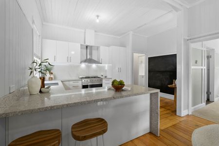 Charming Queenslander with Modern Comforts - Photo 4
